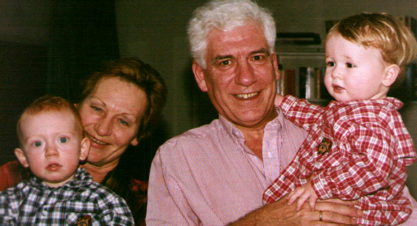 Zoon en neef met Opa en Oma (oudjaar 1997)
